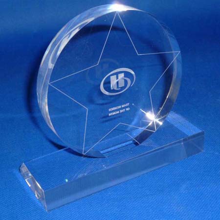 Custom acrylic round award with HILTON logo 2B05